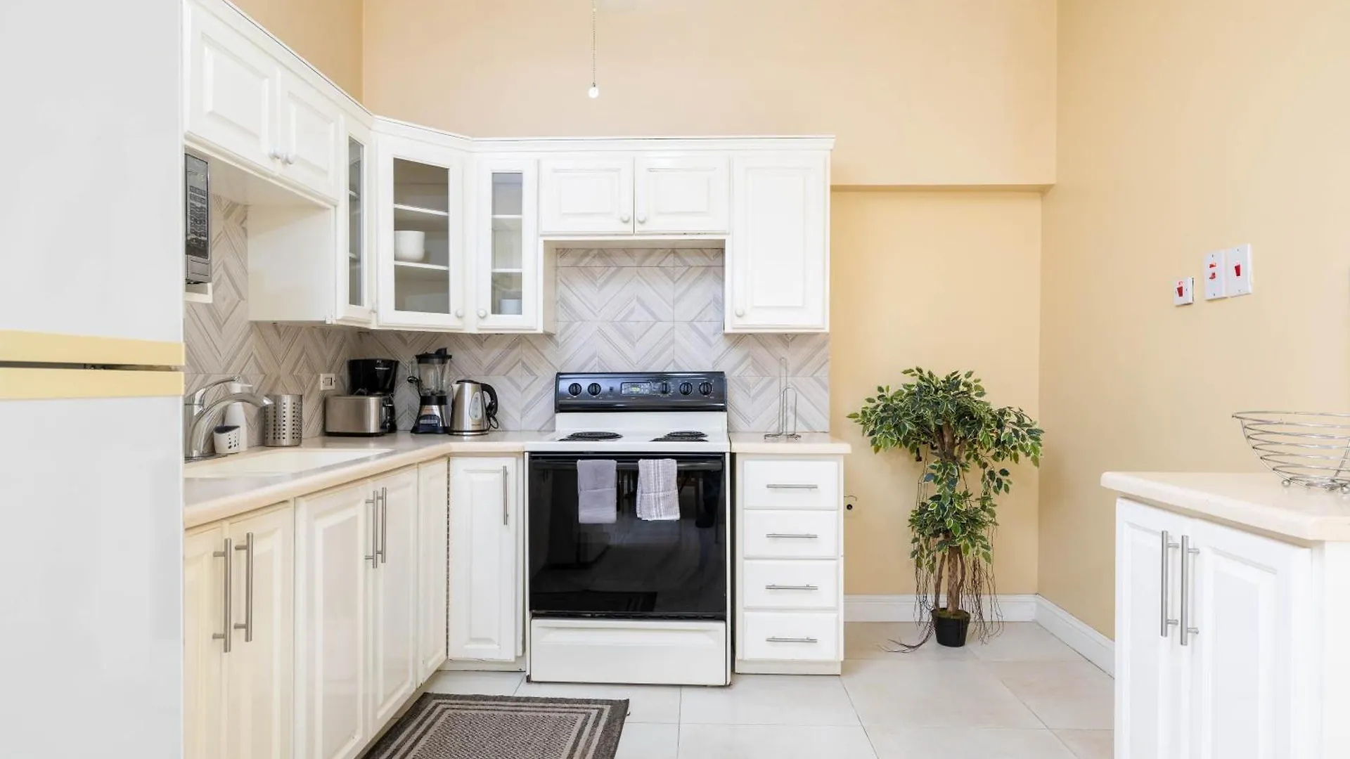 Choose To Be Happy At The Westbury - Two Bedroom Apartment Kingston