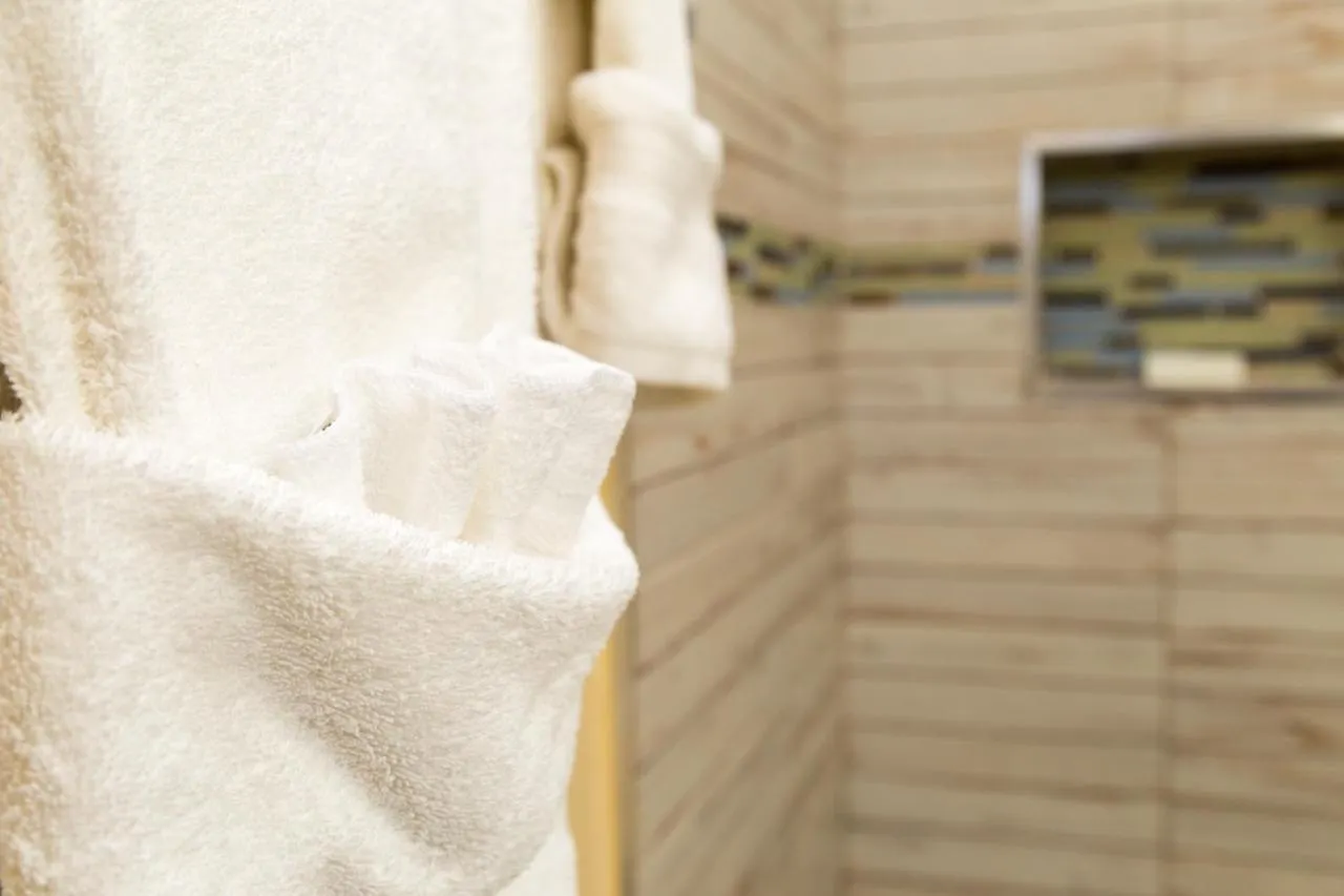 Choose To Be Happy At The Westbury - Two Bedroom Apartment Kingston