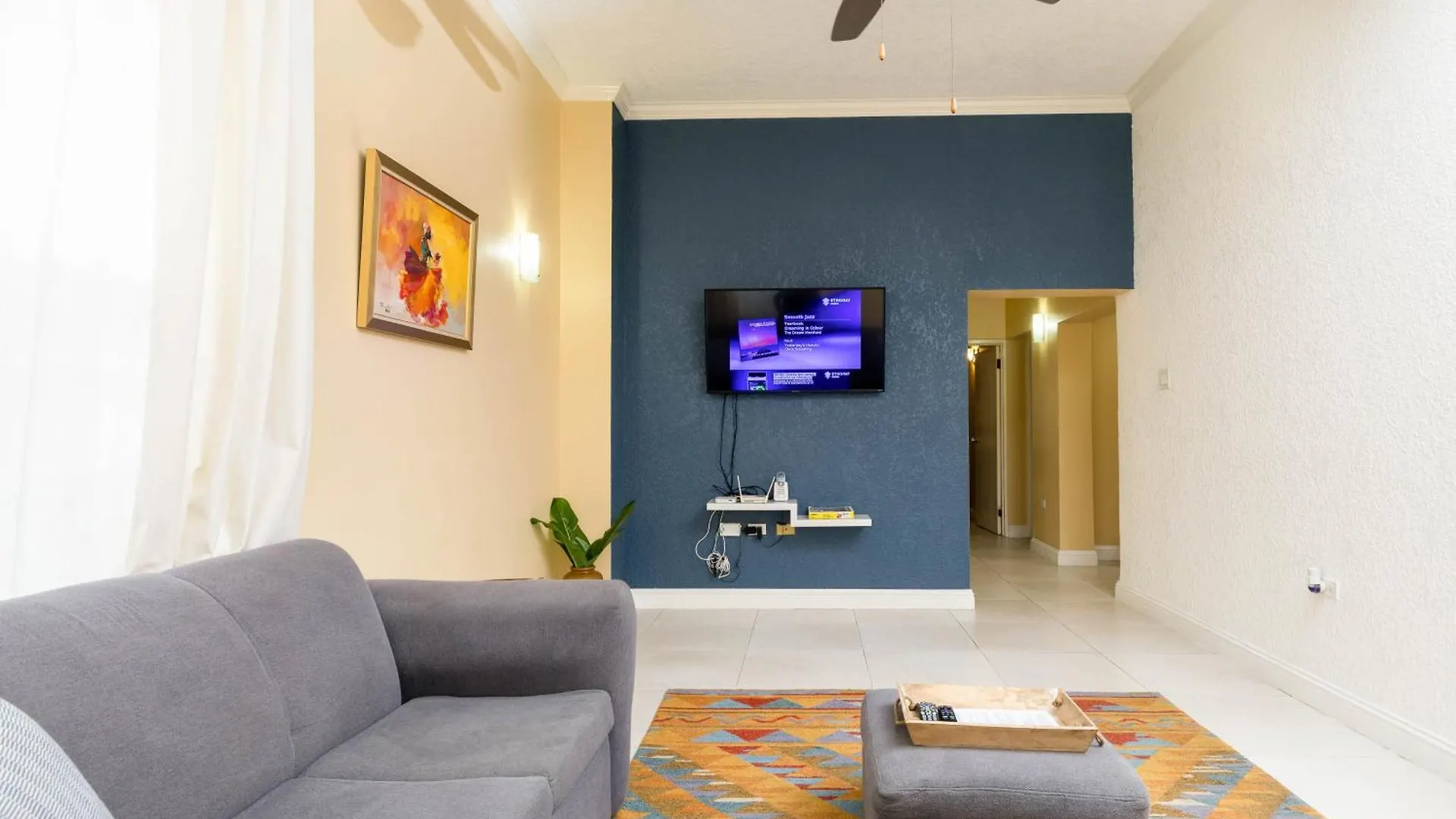 Choose To Be Happy At The Westbury - Two Bedroom Apartment Kingston